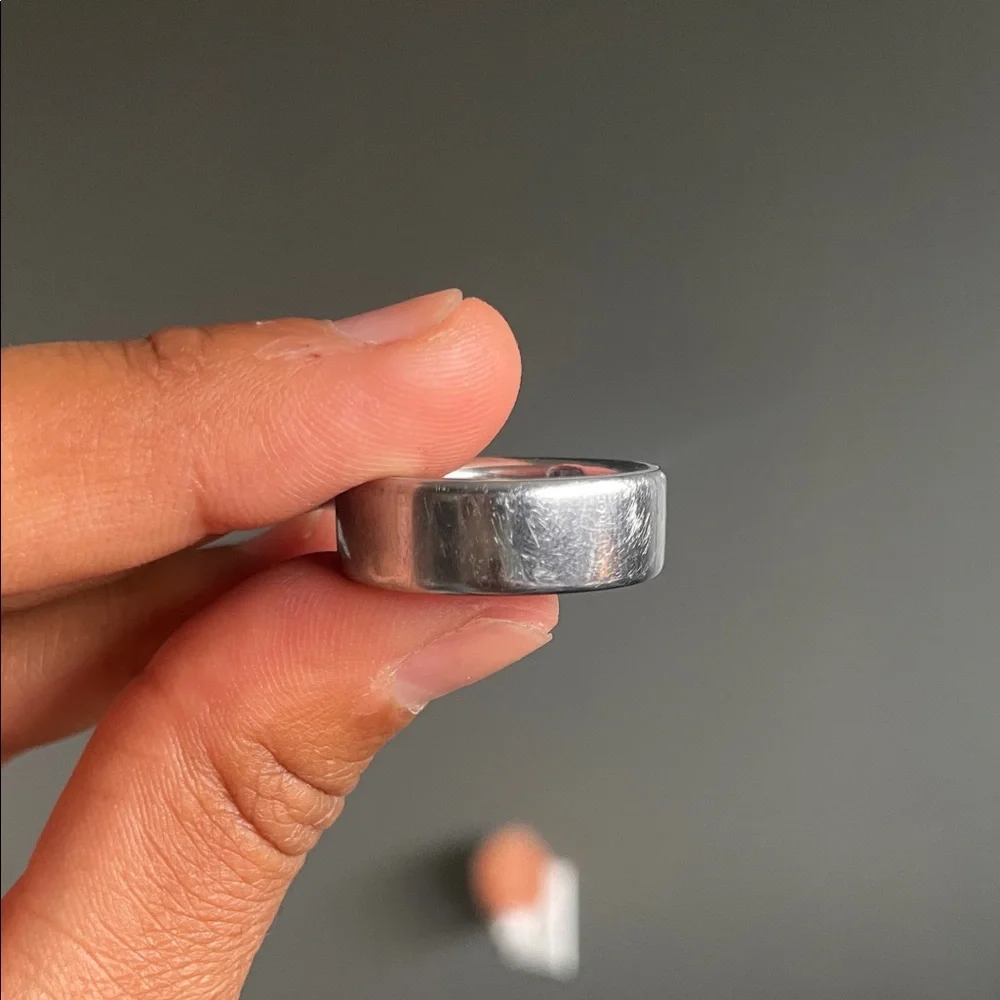 Oura Silver Ring with White Charger